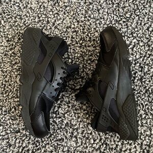 Women’s Nike Huarache Sneakers, Size 9, Black